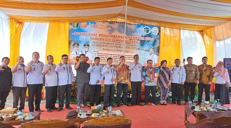 SOSIALISASI PENGEMBANGAN GEOPARK SUOH KABUPATEN LAMPUNG BARAT